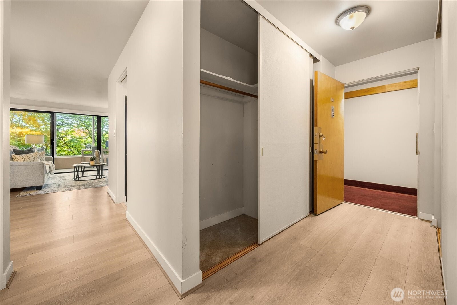 5101 NE 55th Street #103, Seattle, WA 98105