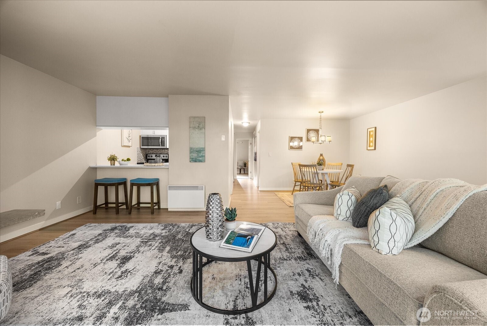 5101 NE 55th Street #103, Seattle, WA 98105