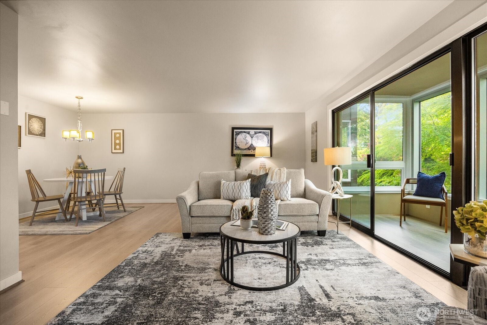5101 NE 55th Street #103, Seattle, WA 98105