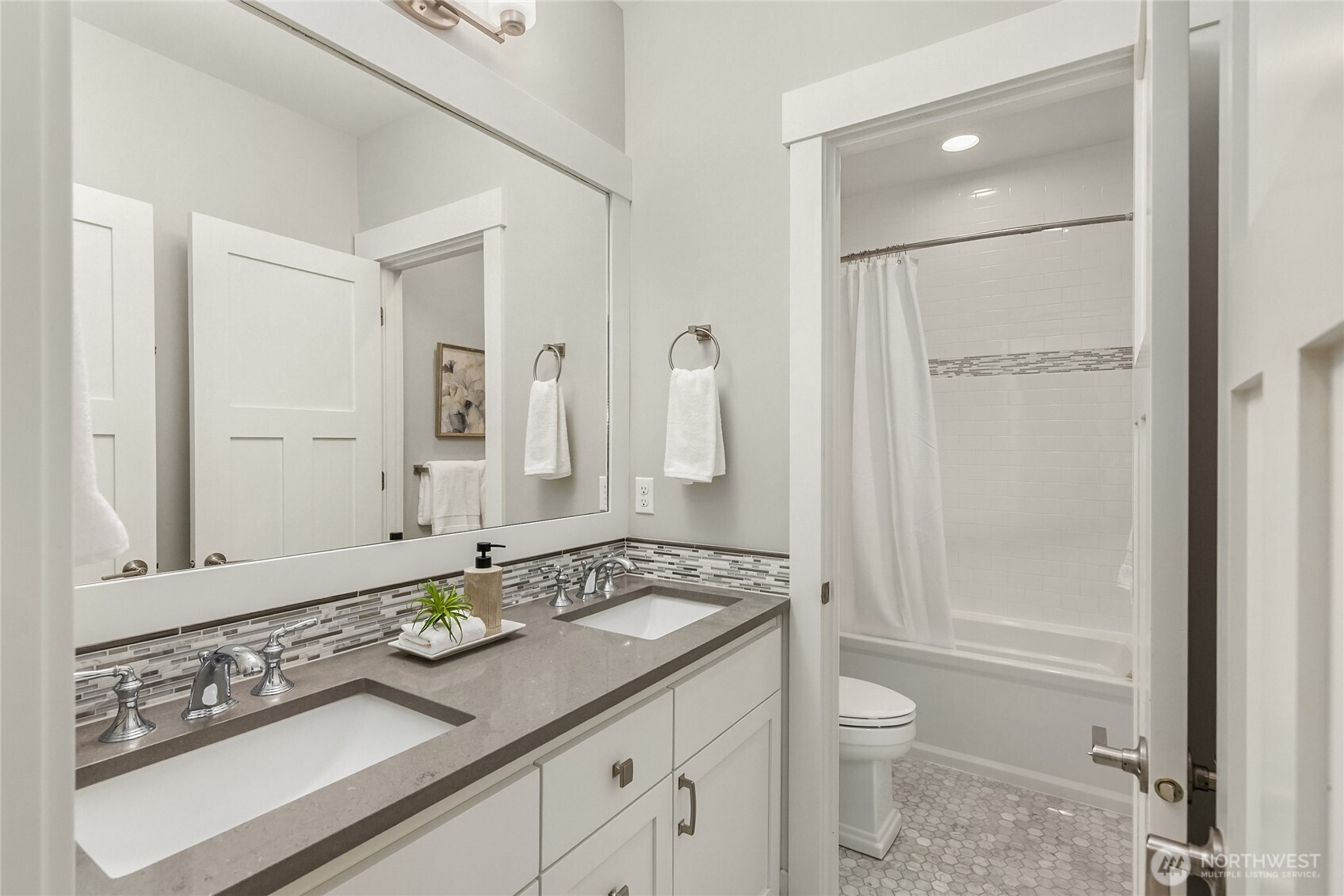 7817 NE Ledgestone Loop , Bainbridge Island, WA 98110