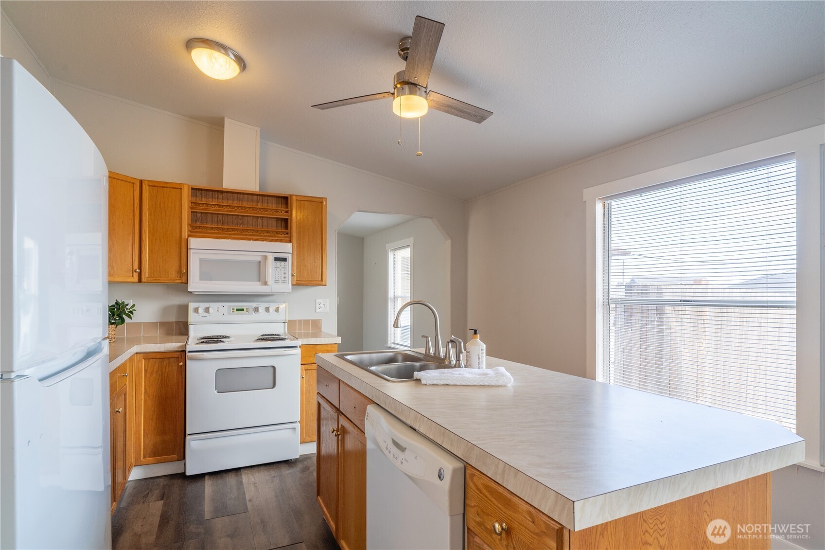 1341 W Columbia Avenue , Moses Lake, WA 98837