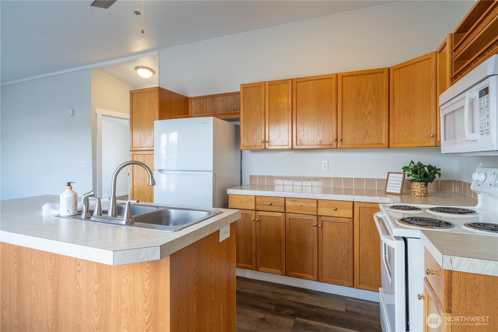 1341 W Columbia Avenue , Moses Lake, WA 98837