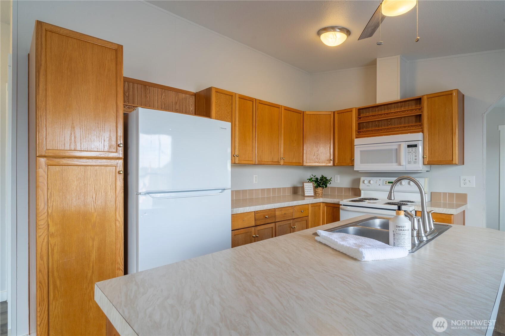 1341 W Columbia Avenue , Moses Lake, WA 98837