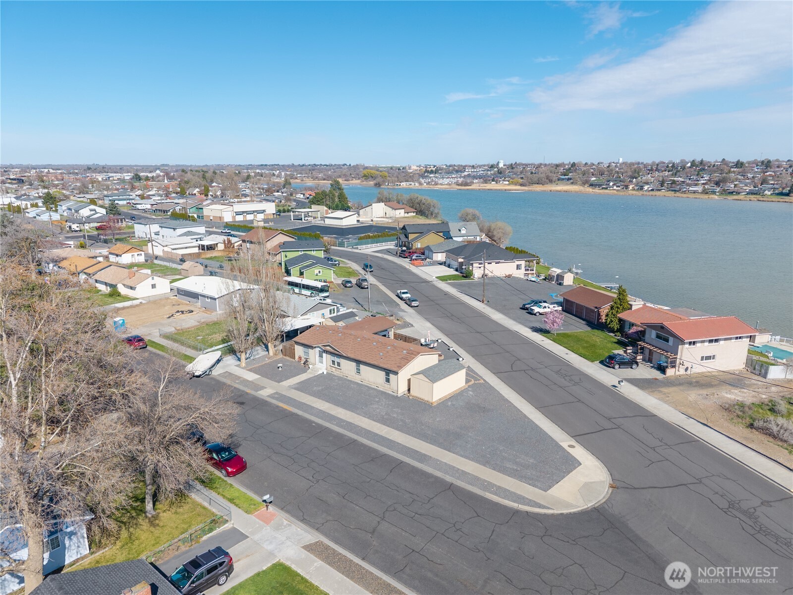 1341 W Columbia Avenue , Moses Lake, WA 98837