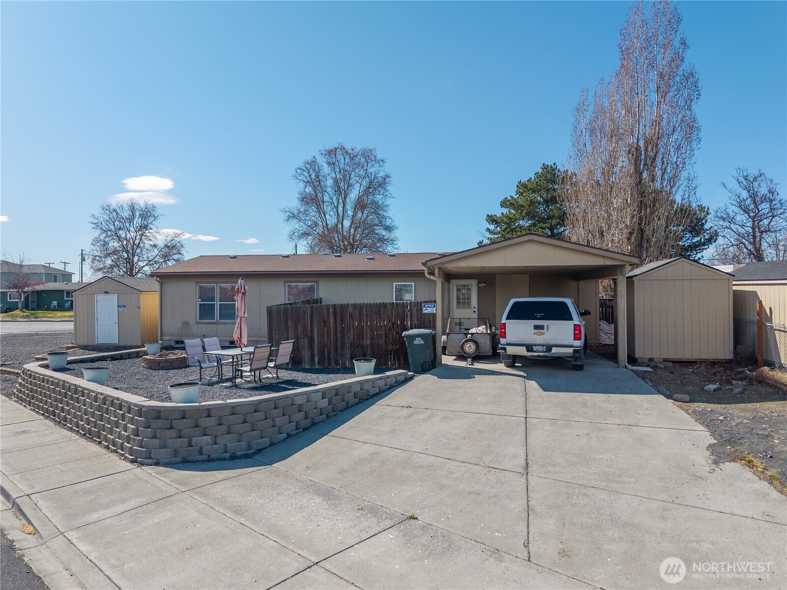 1341 W Columbia Avenue , Moses Lake, WA 98837