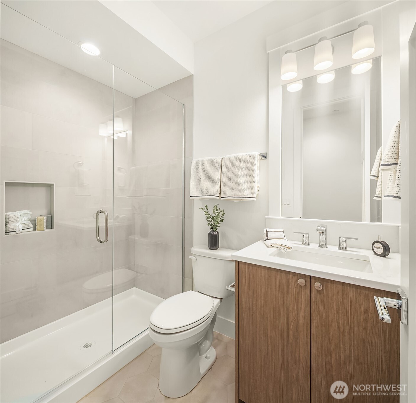 22214 98th Avenue W, Edmonds, WA 98020