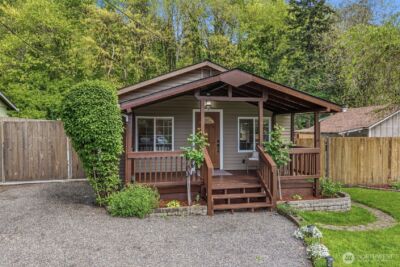 657 NW 10th Avenue , Camas, WA 98607 - Photo 2