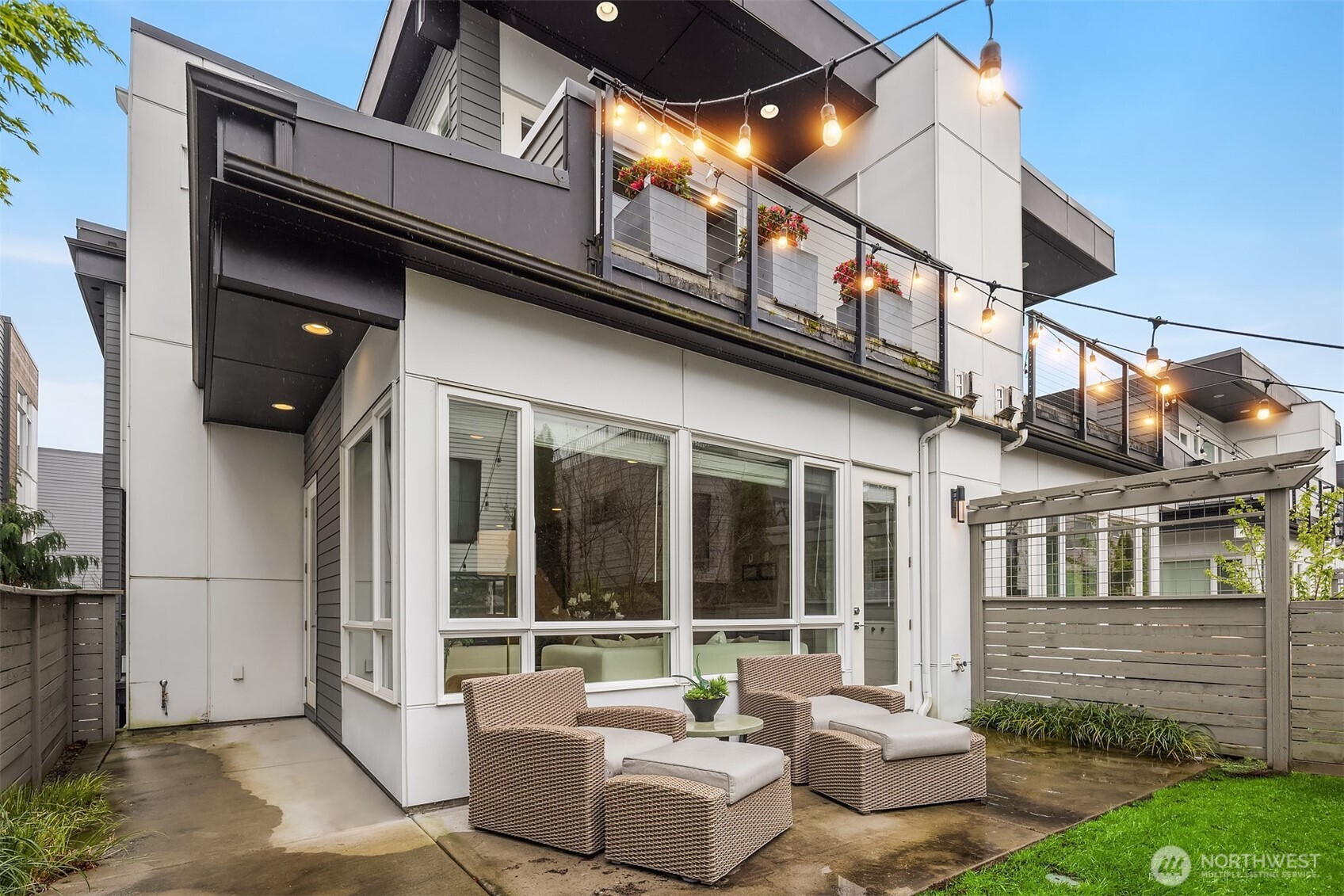 214 4th Court S #6, Kirkland, WA 98033
