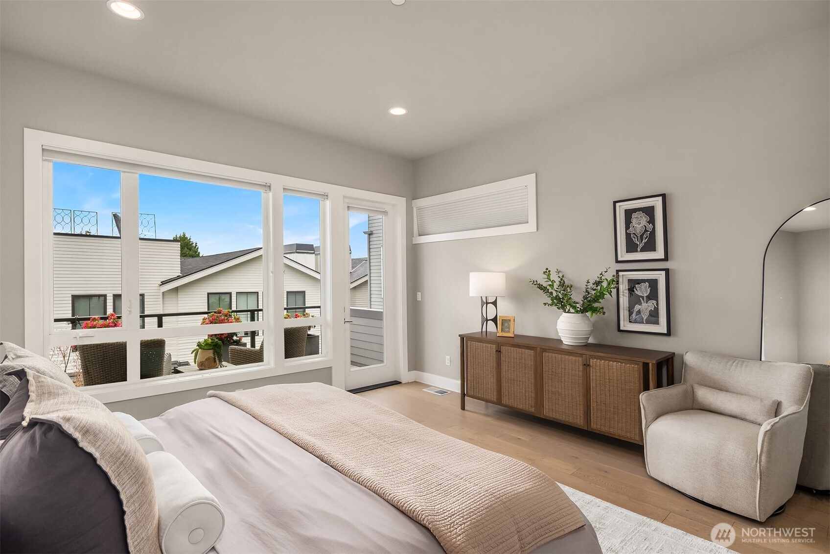 214 4th Court S #6, Kirkland, WA 98033