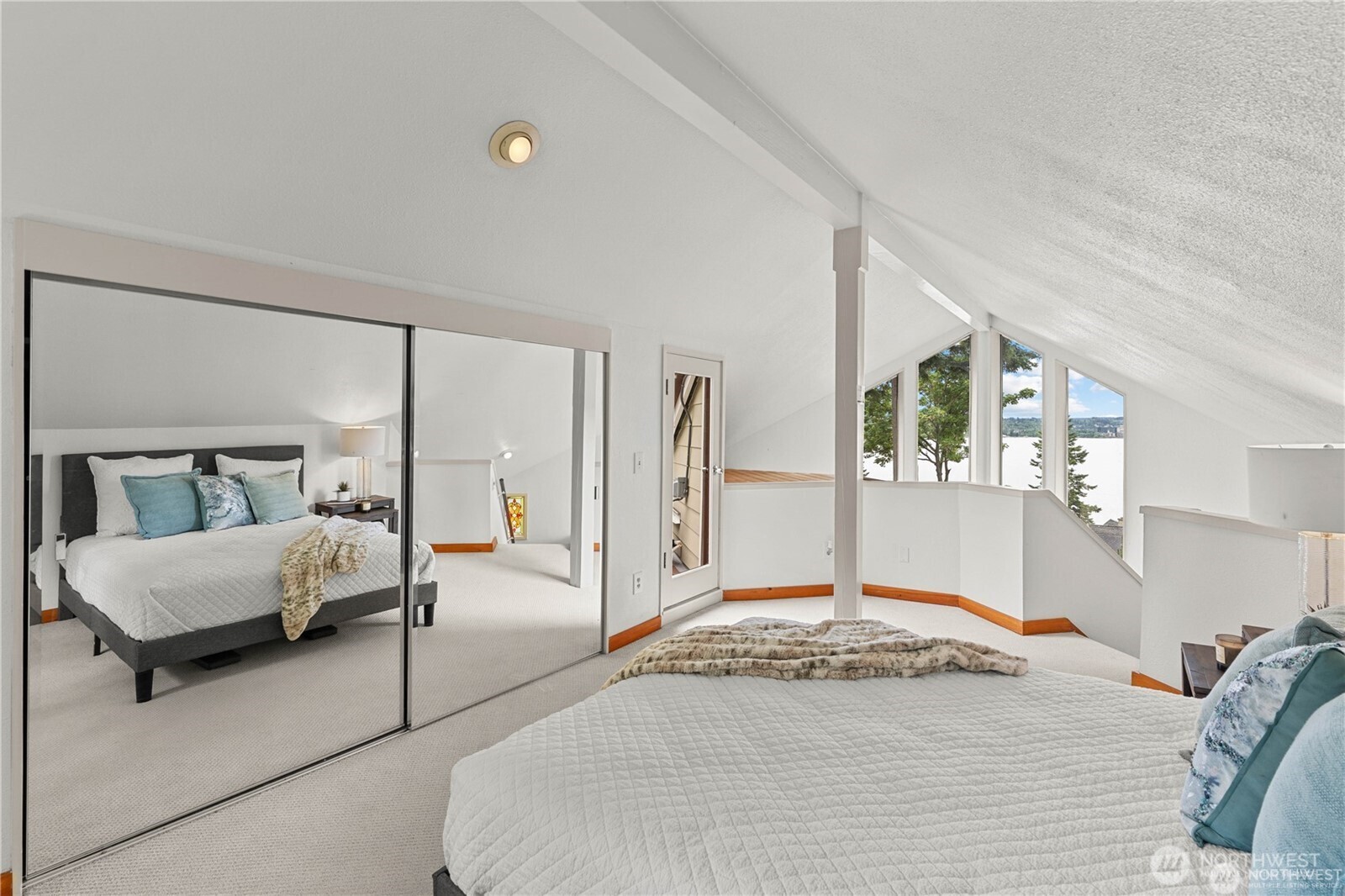 8526 E Mercer Way , Mercer Island, WA 98040