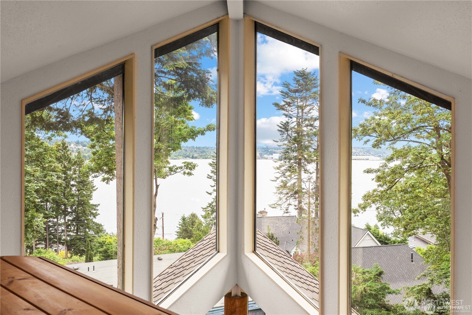 8526 E Mercer Way , Mercer Island, WA 98040