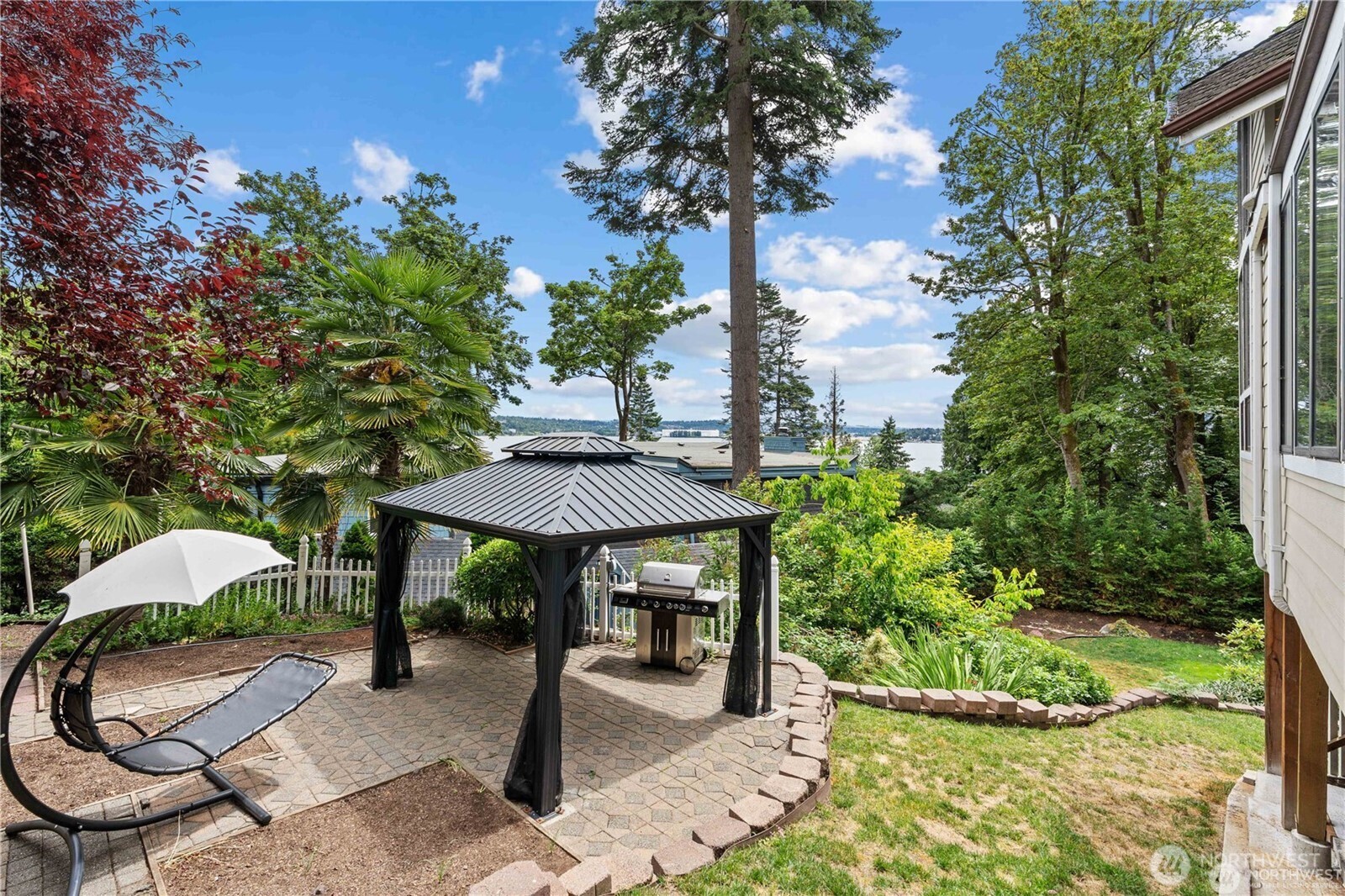 8526 E Mercer Way , Mercer Island, WA 98040