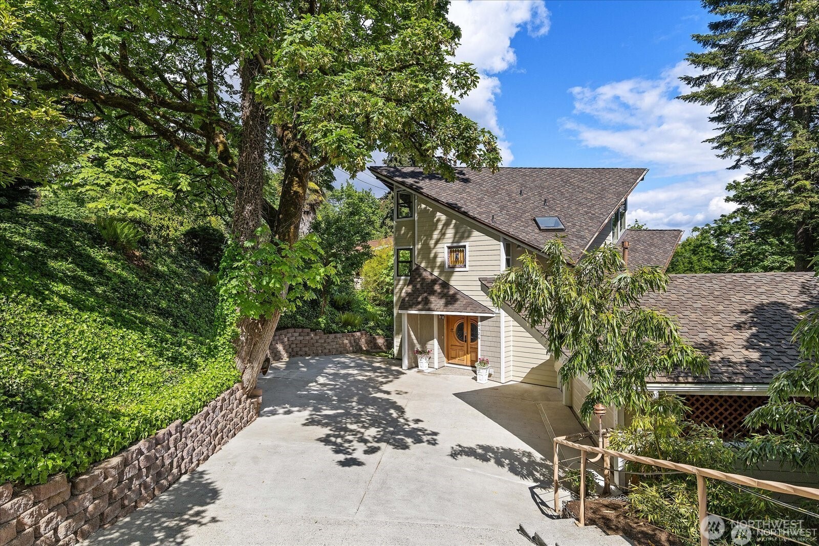 8526 E Mercer Way , Mercer Island, WA 98040