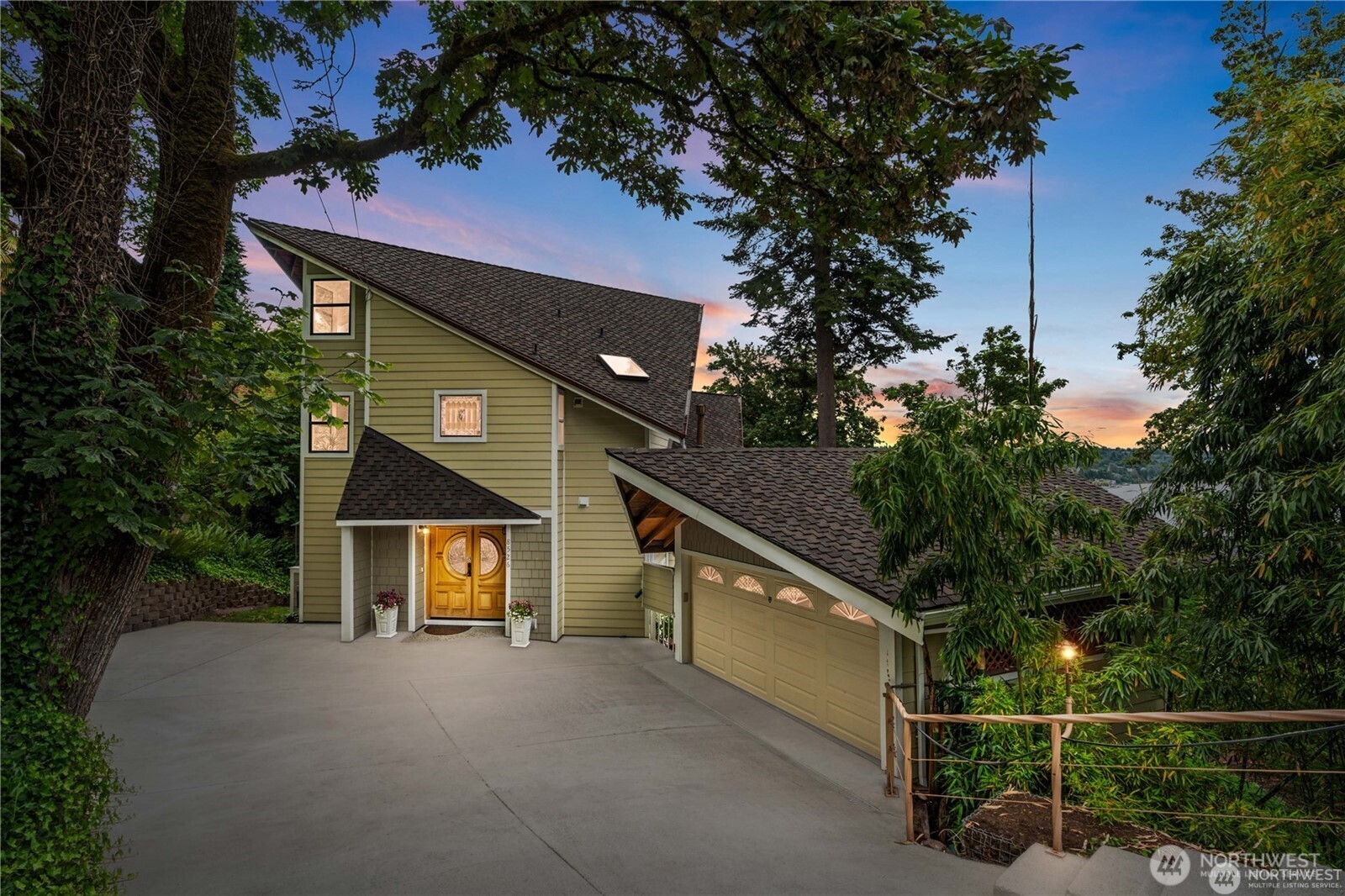 8526 E Mercer Way , Mercer Island, WA 98040