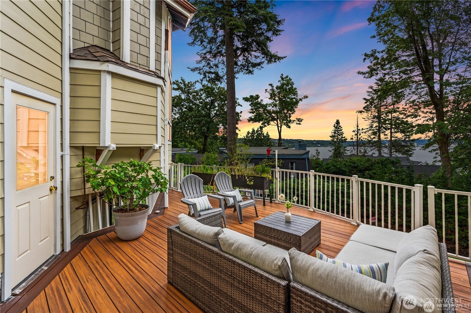 8526 E Mercer Way , Mercer Island, WA 98040