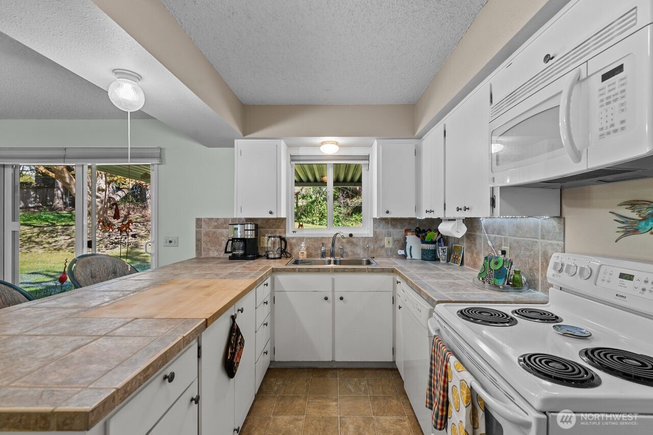 1401 N Devon Avenue , East Wenatchee, WA 98802