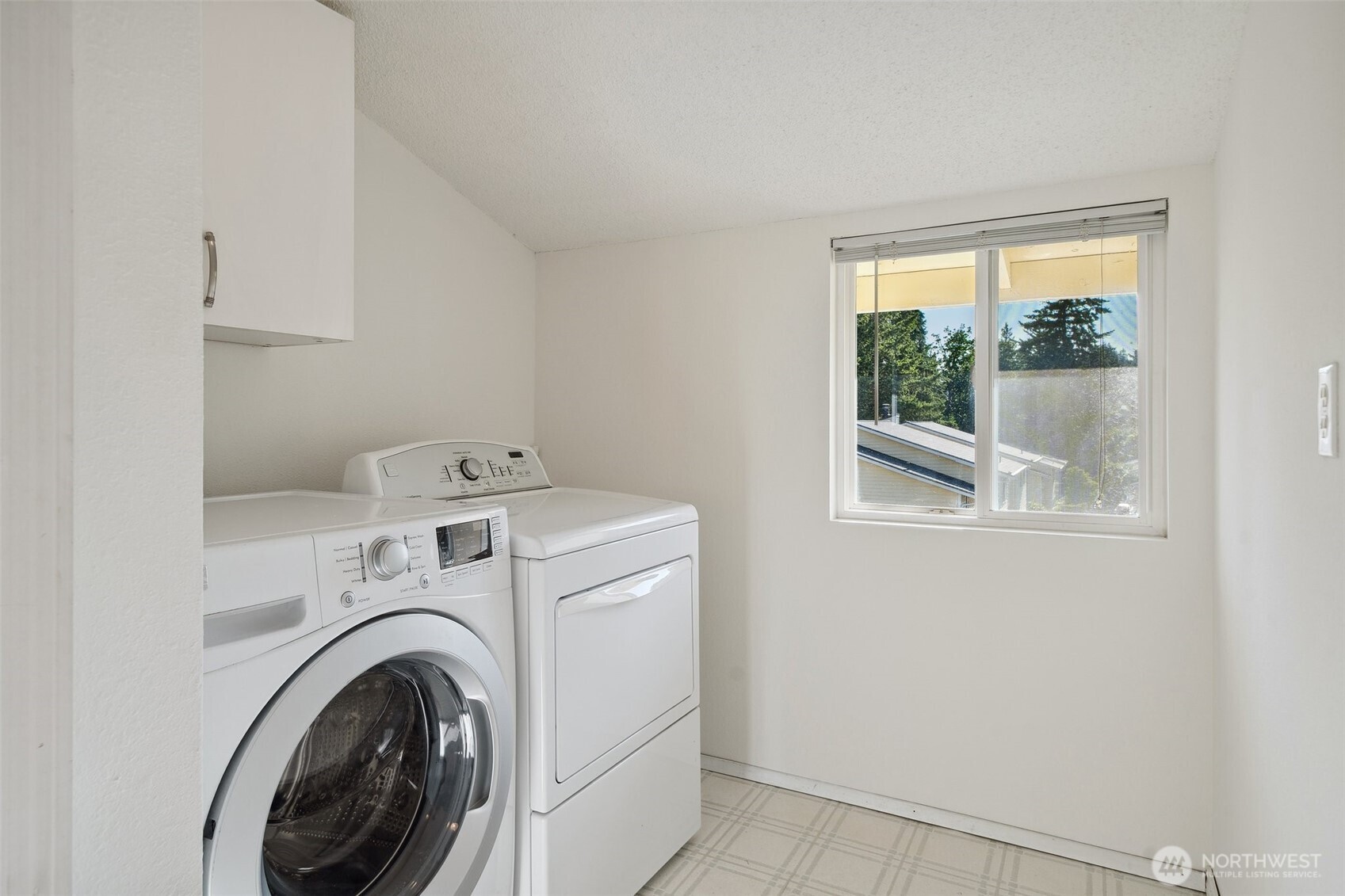 10030 NE 120th Street #J2, Kirkland, WA 98034