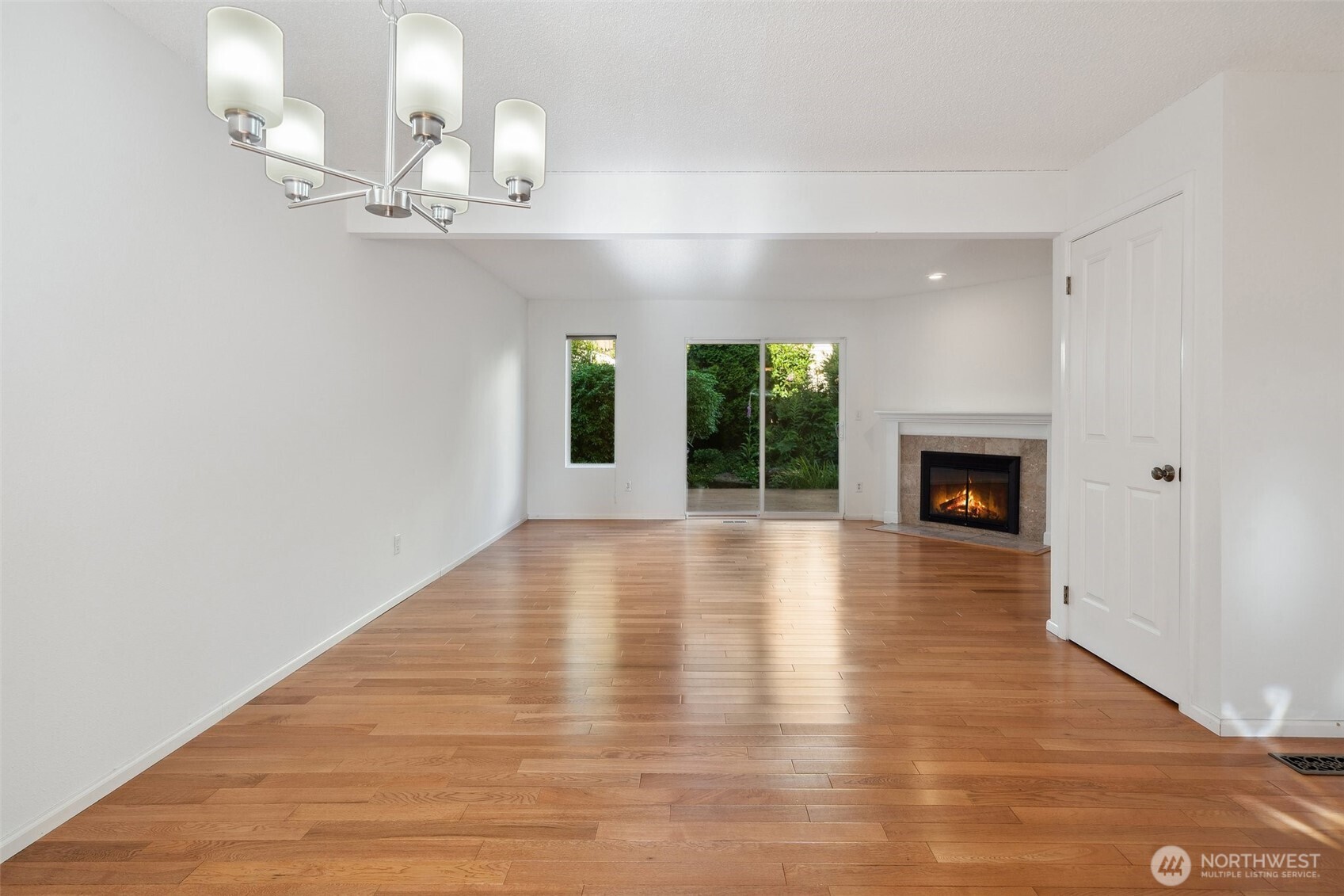 10030 NE 120th Street #J2, Kirkland, WA 98034
