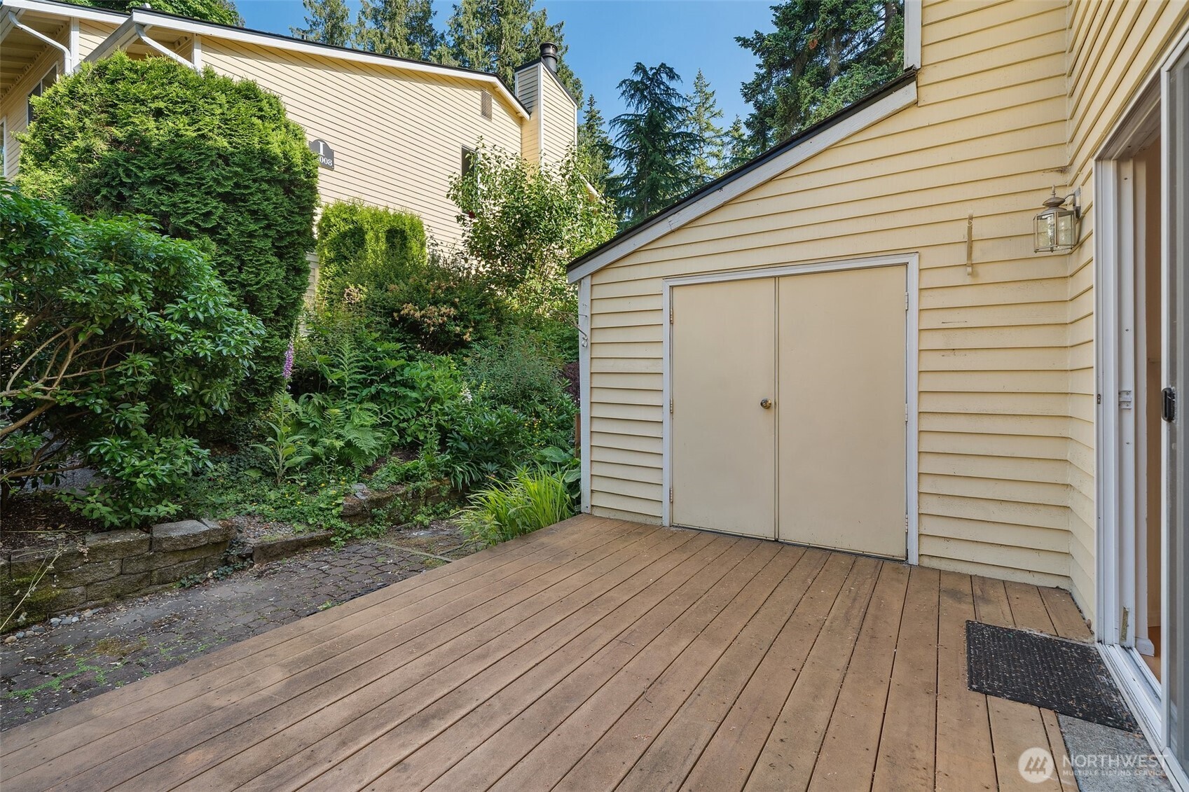 10030 NE 120th Street #J2, Kirkland, WA 98034