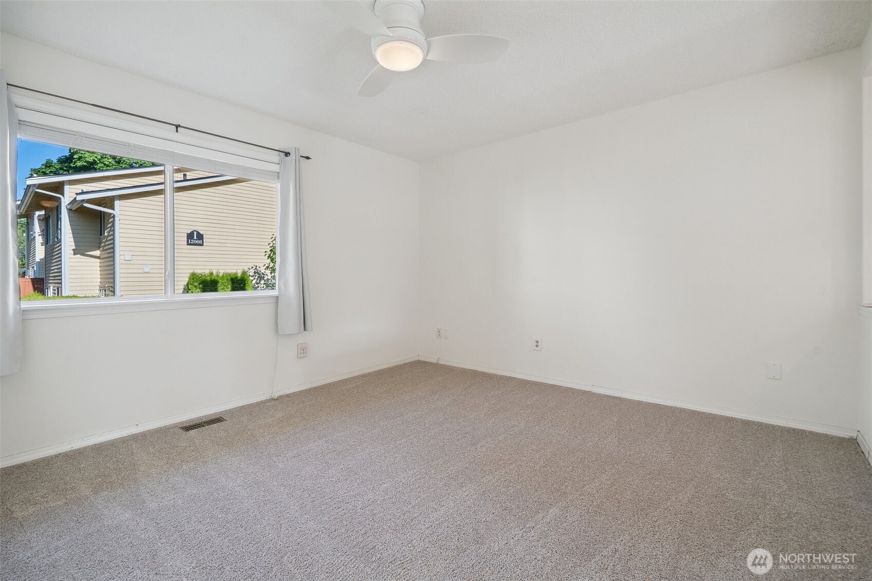10030 NE 120th Street #J2, Kirkland, WA 98034