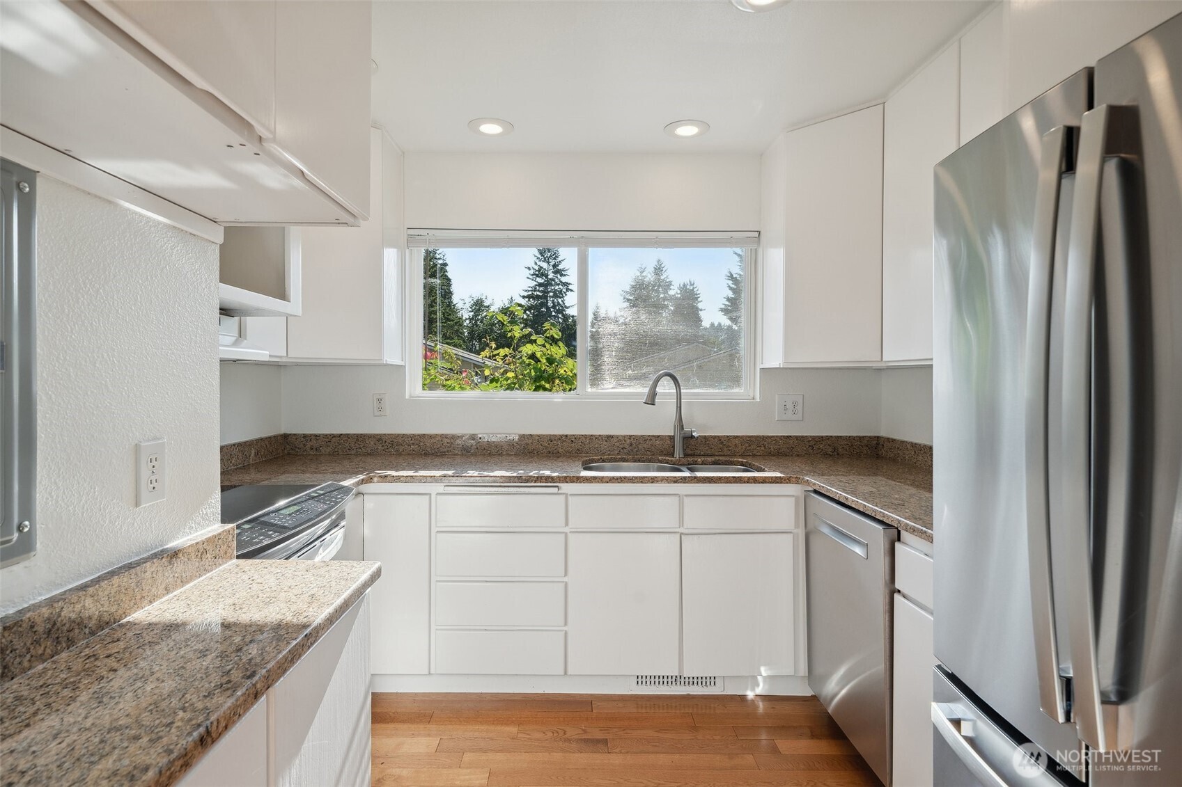 10030 NE 120th Street #J2, Kirkland, WA 98034