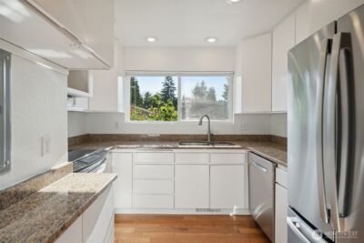 10030 NE 120th Street #J2, Kirkland, WA 98034 - Photo 6