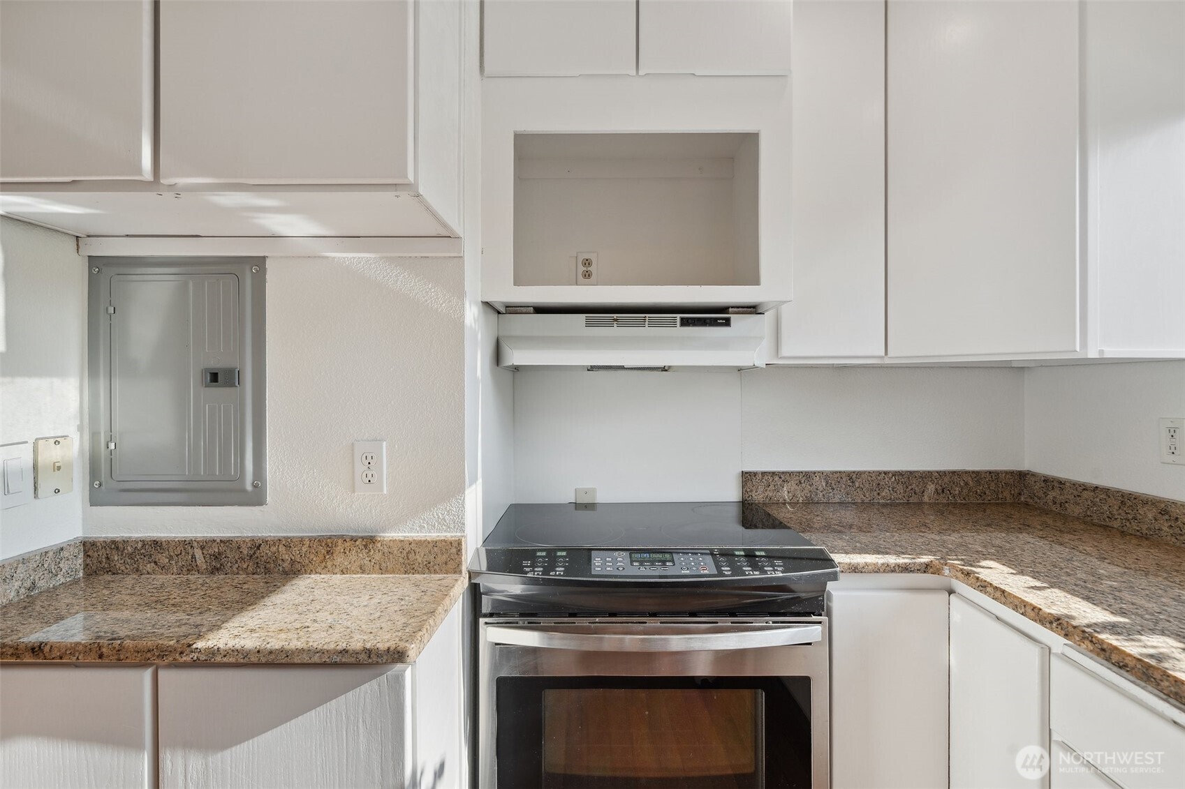 10030 NE 120th Street #J2, Kirkland, WA 98034