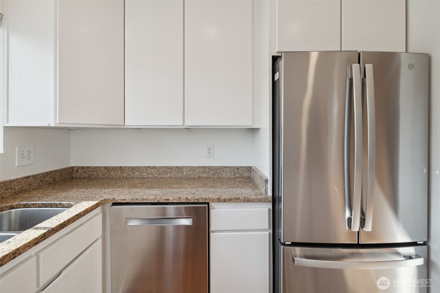 10030 NE 120th Street #J2, Kirkland, WA 98034