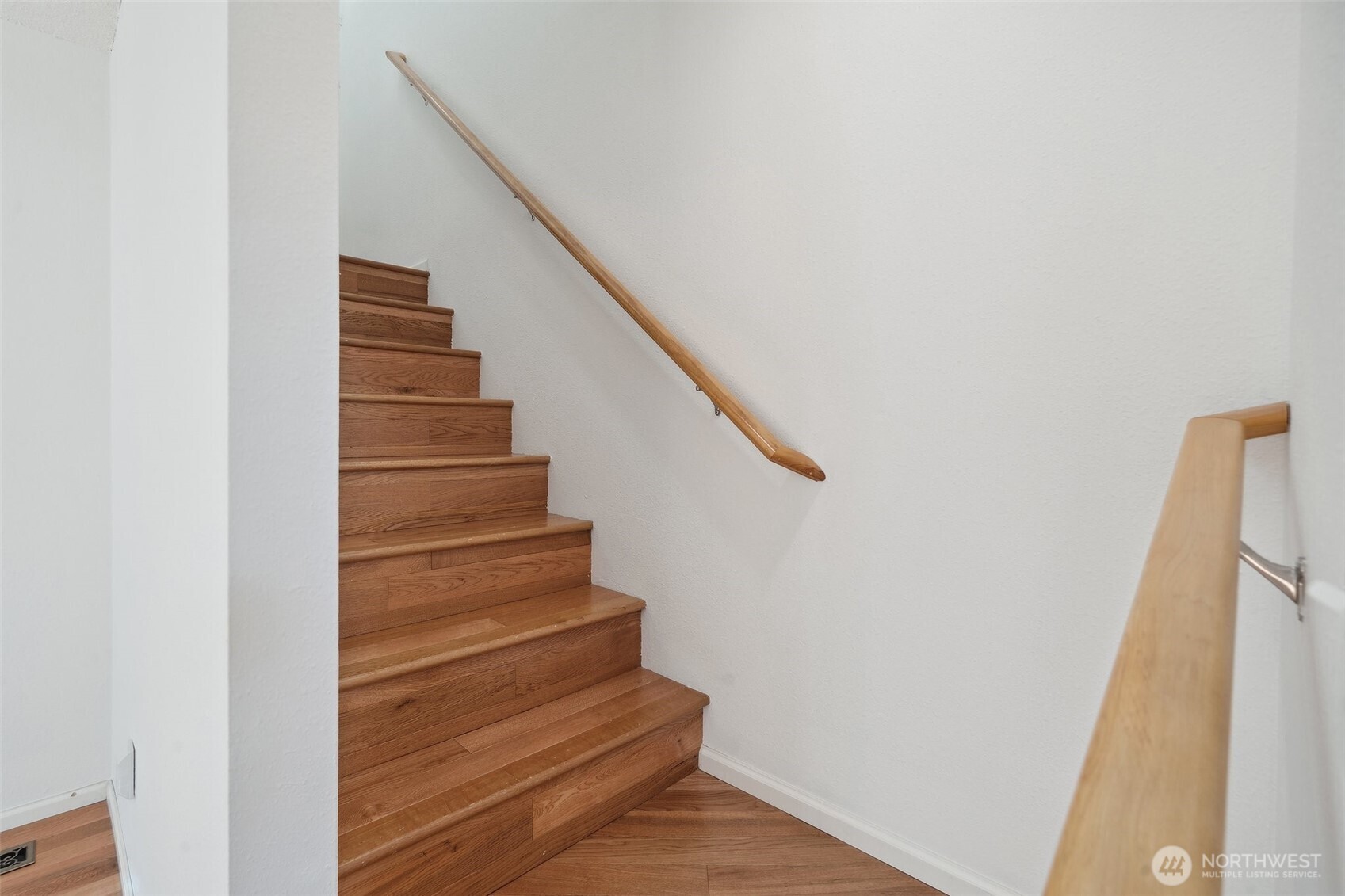 10030 NE 120th Street #J2, Kirkland, WA 98034