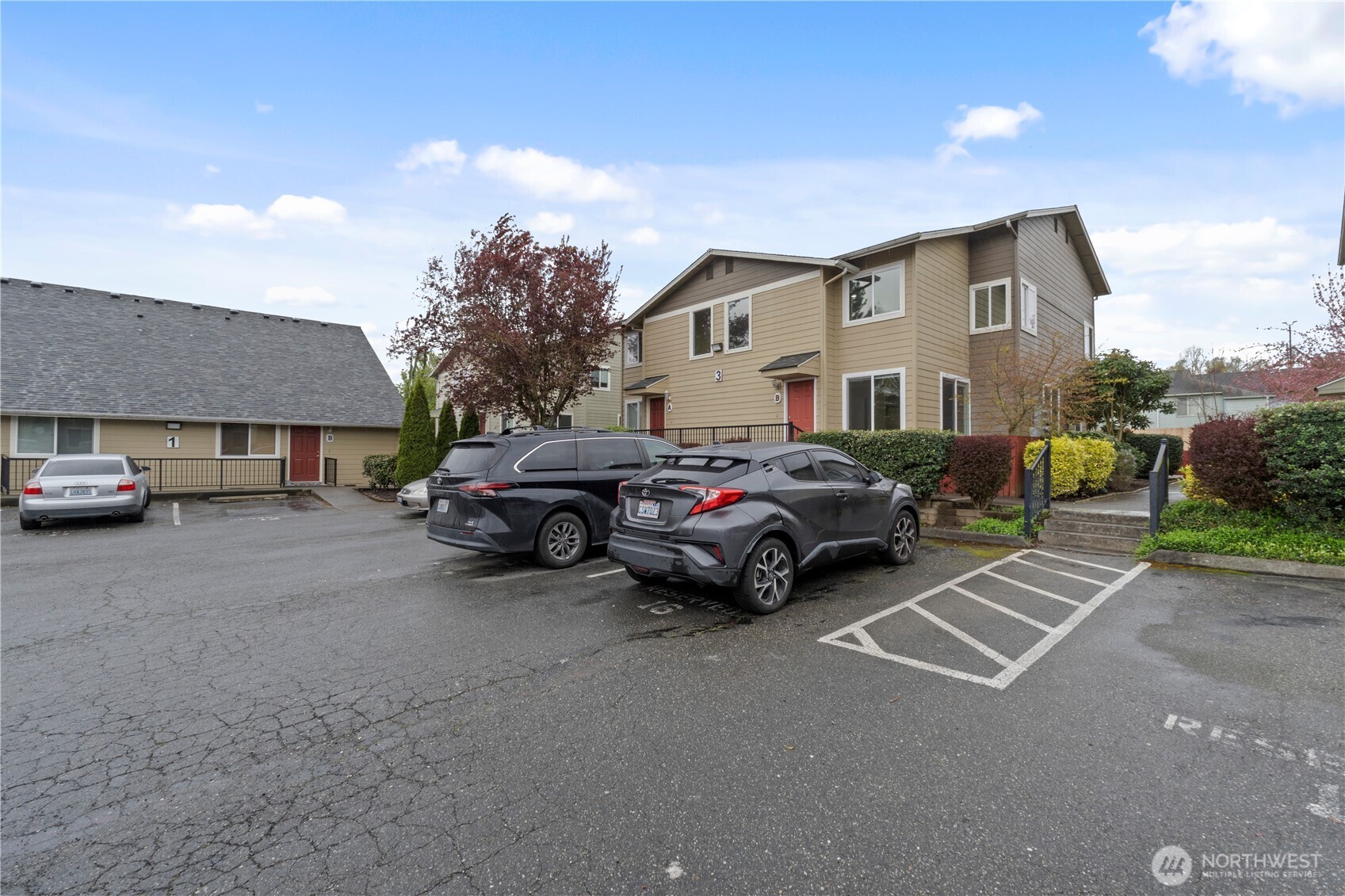 2902 13th Street #3B, Everett, WA 98201-1883