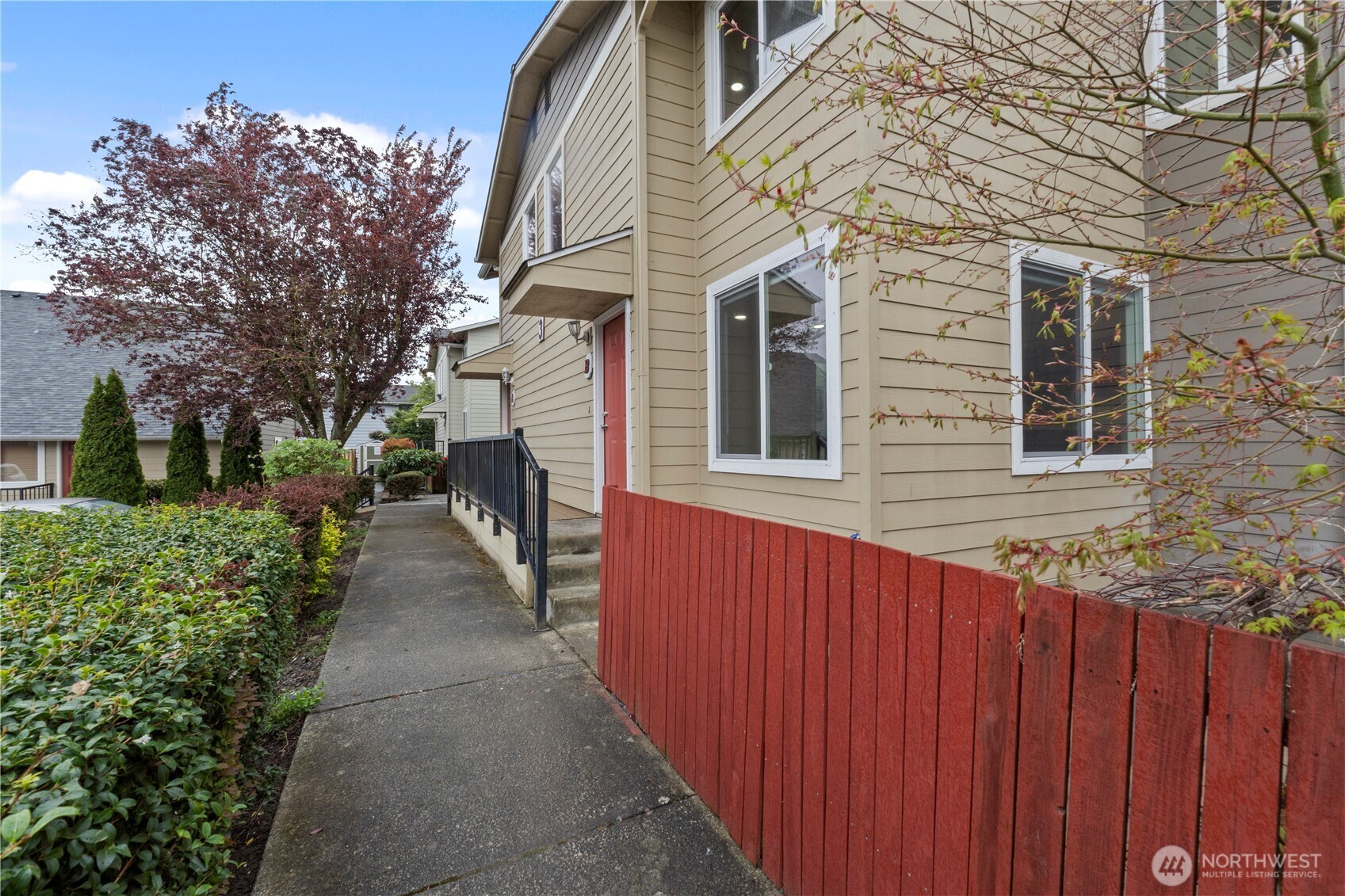 2902 13th Street #3B, Everett, WA 98201-1883