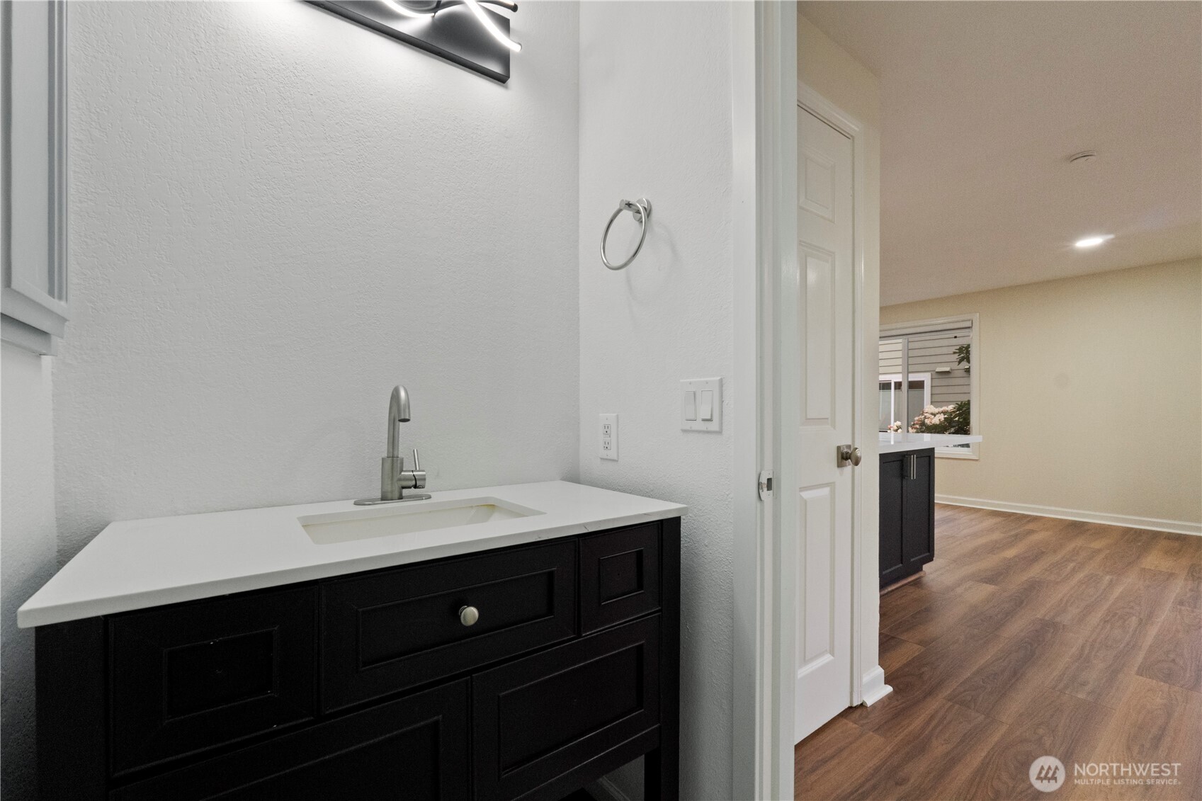 2902 13th Street #3B, Everett, WA 98201-1883