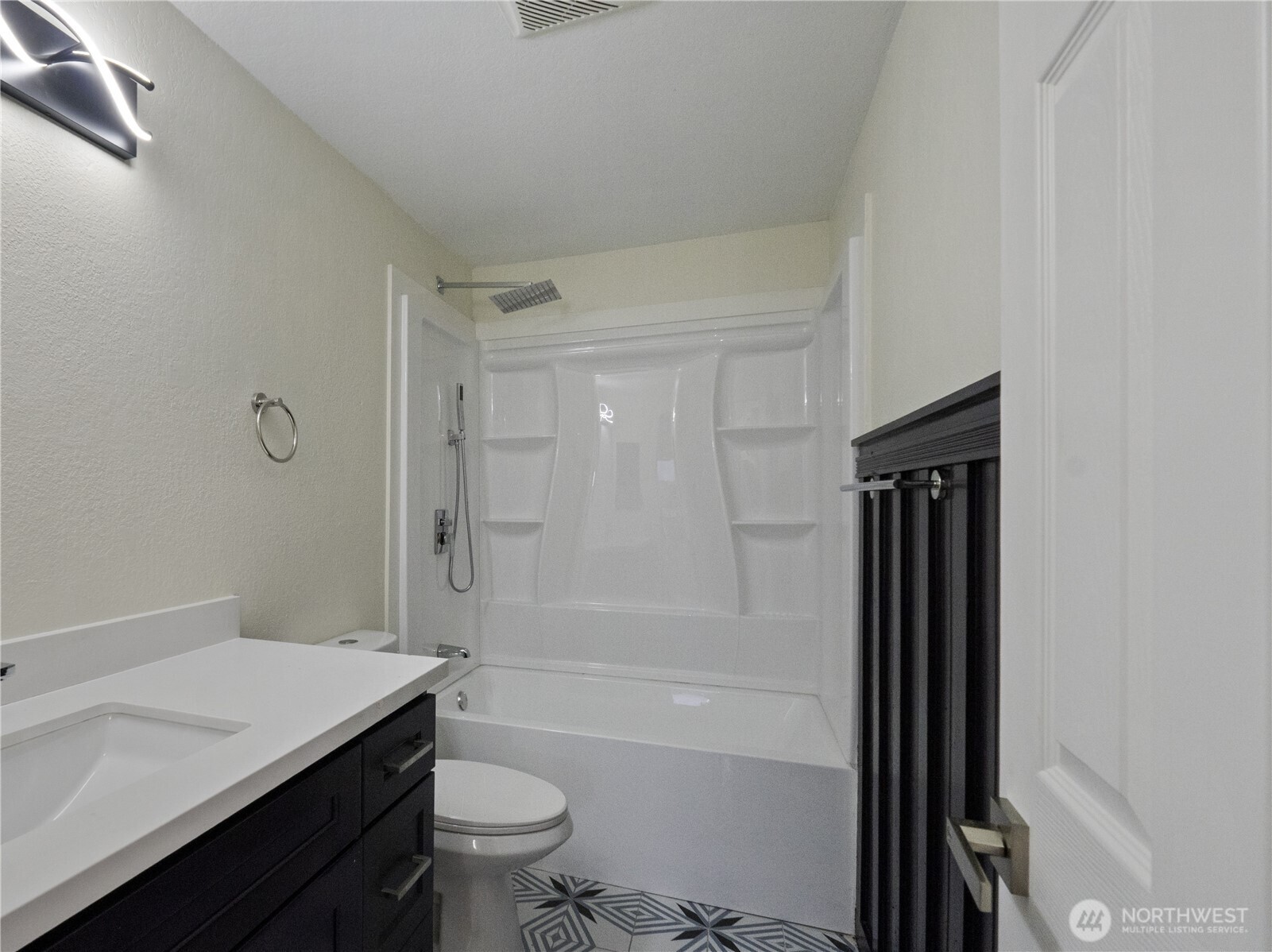 2902 13th Street #3B, Everett, WA 98201-1883