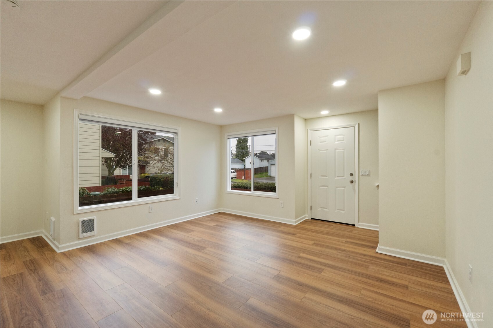 2902 13th Street #3B, Everett, WA 98201-1883