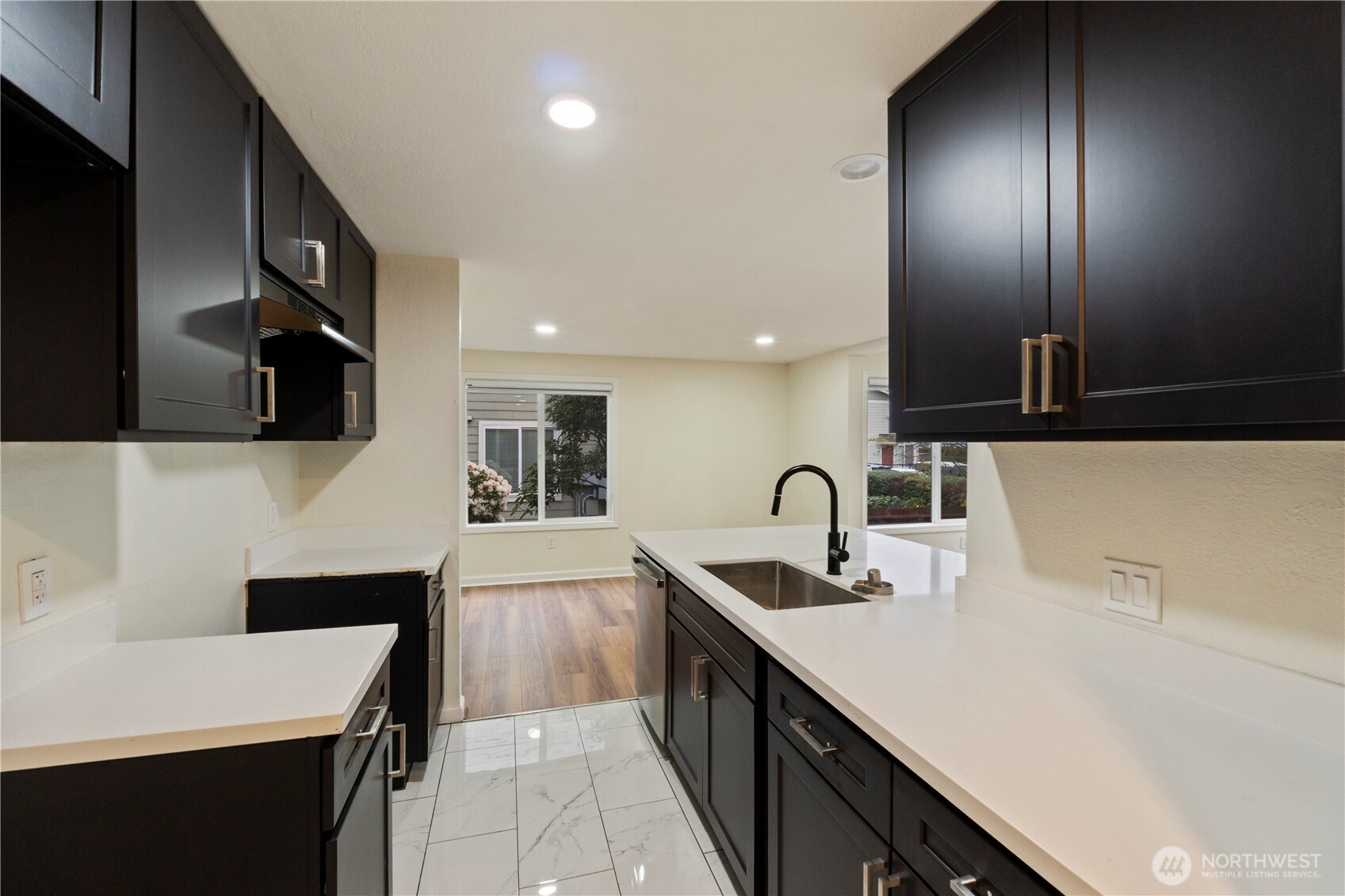 2902 13th Street #3B, Everett, WA 98201-1883