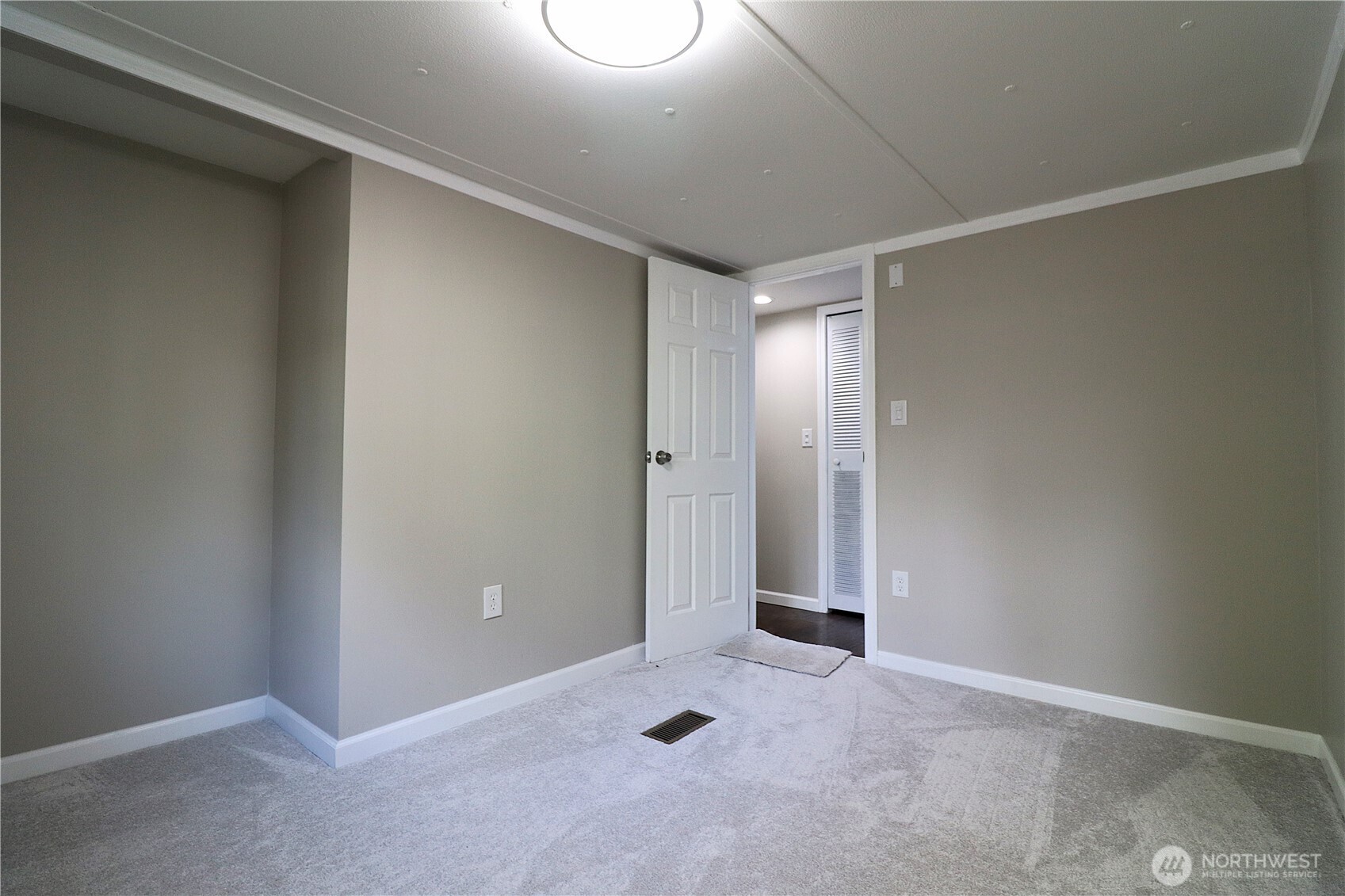 401 37th Street SE #104, Auburn, WA 98002
