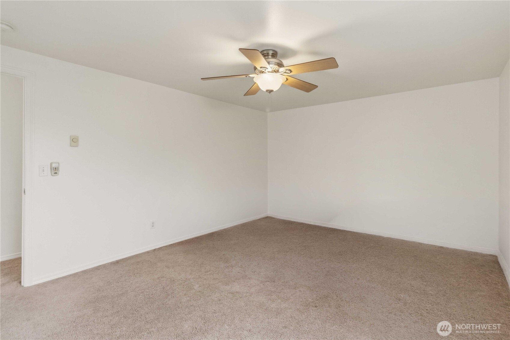 10513 SE 250th Place #F103, Kent, WA 98030
