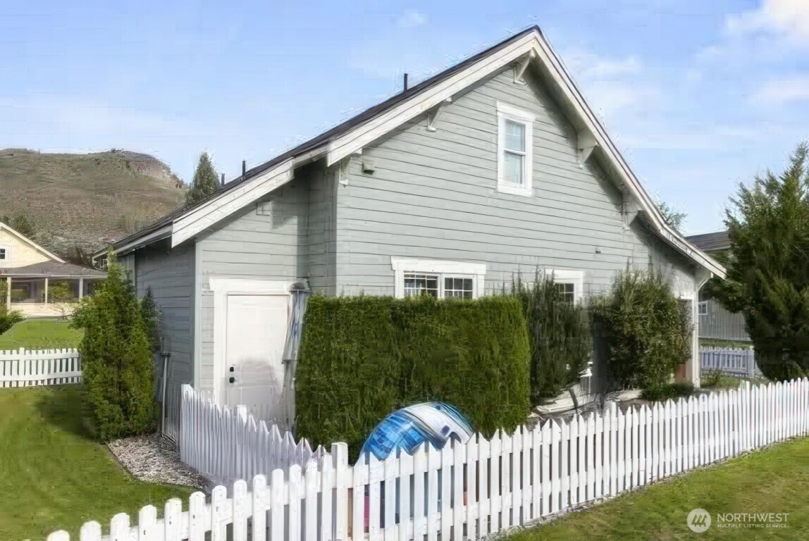 100 Timbuktu Lane , Oroville, WA 98844