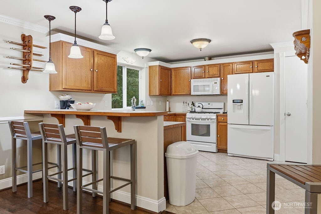 496 Pleasant Drive , Bremerton, WA 98312