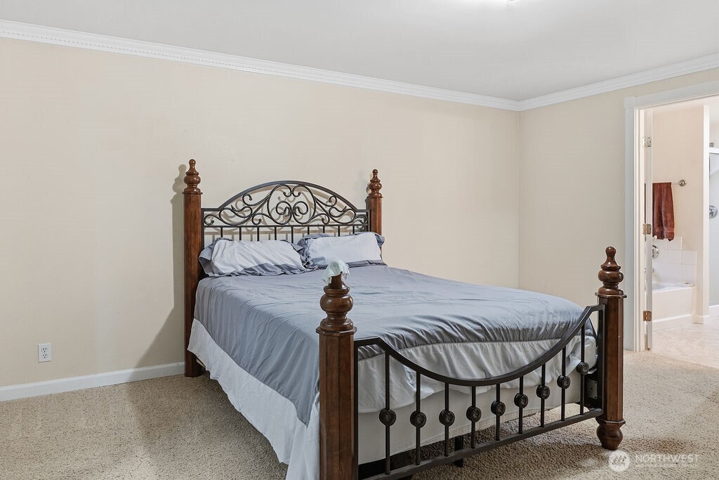 496 Pleasant Drive , Bremerton, WA 98312