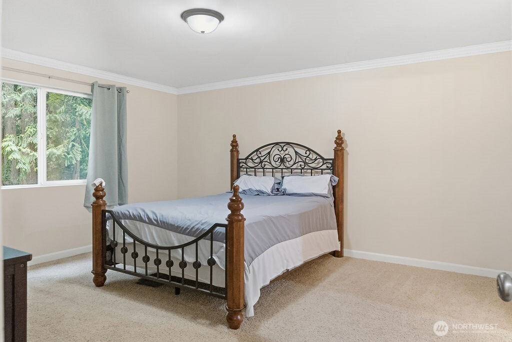 496 Pleasant Drive , Bremerton, WA 98312
