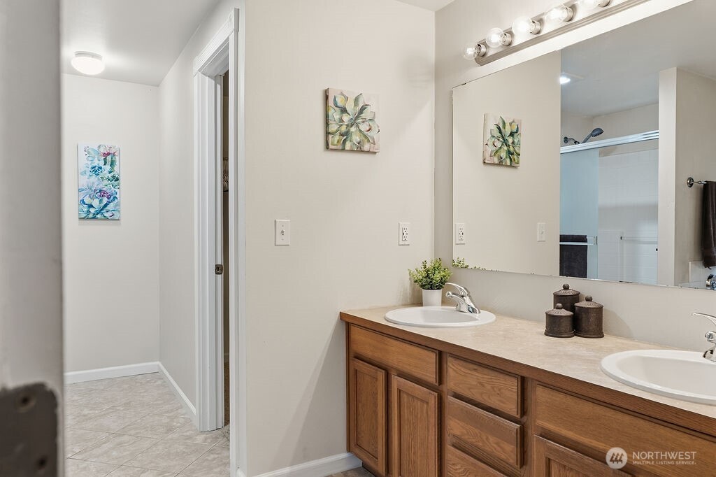 496 Pleasant Drive , Bremerton, WA 98312