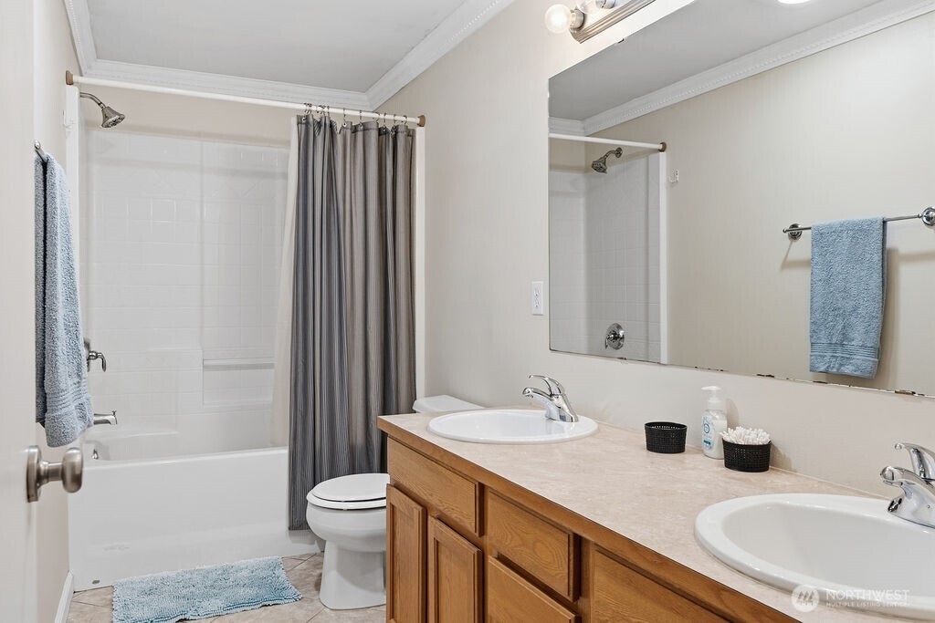 496 Pleasant Drive , Bremerton, WA 98312