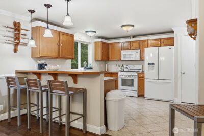 496 Pleasant Drive , Bremerton, WA 98312 - Photo 2