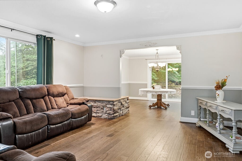 496 Pleasant Drive , Bremerton, WA 98312