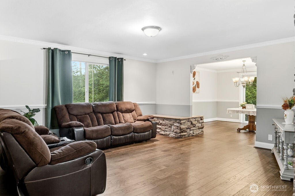 496 Pleasant Drive , Bremerton, WA 98312