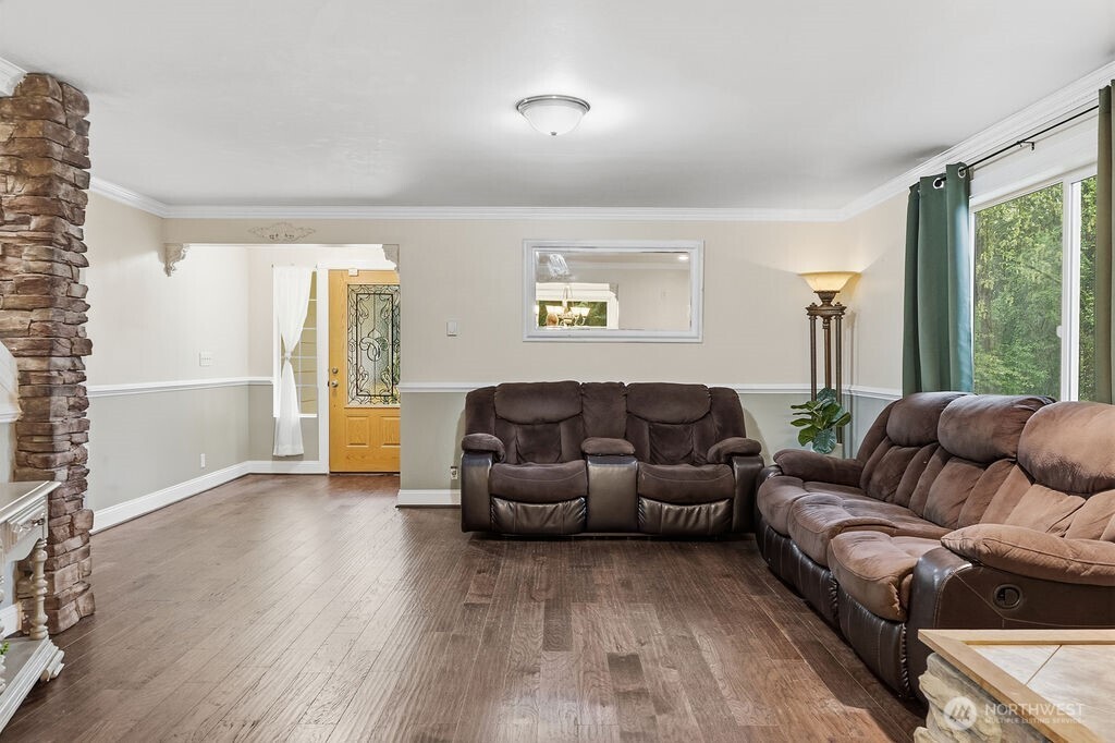 496 Pleasant Drive , Bremerton, WA 98312