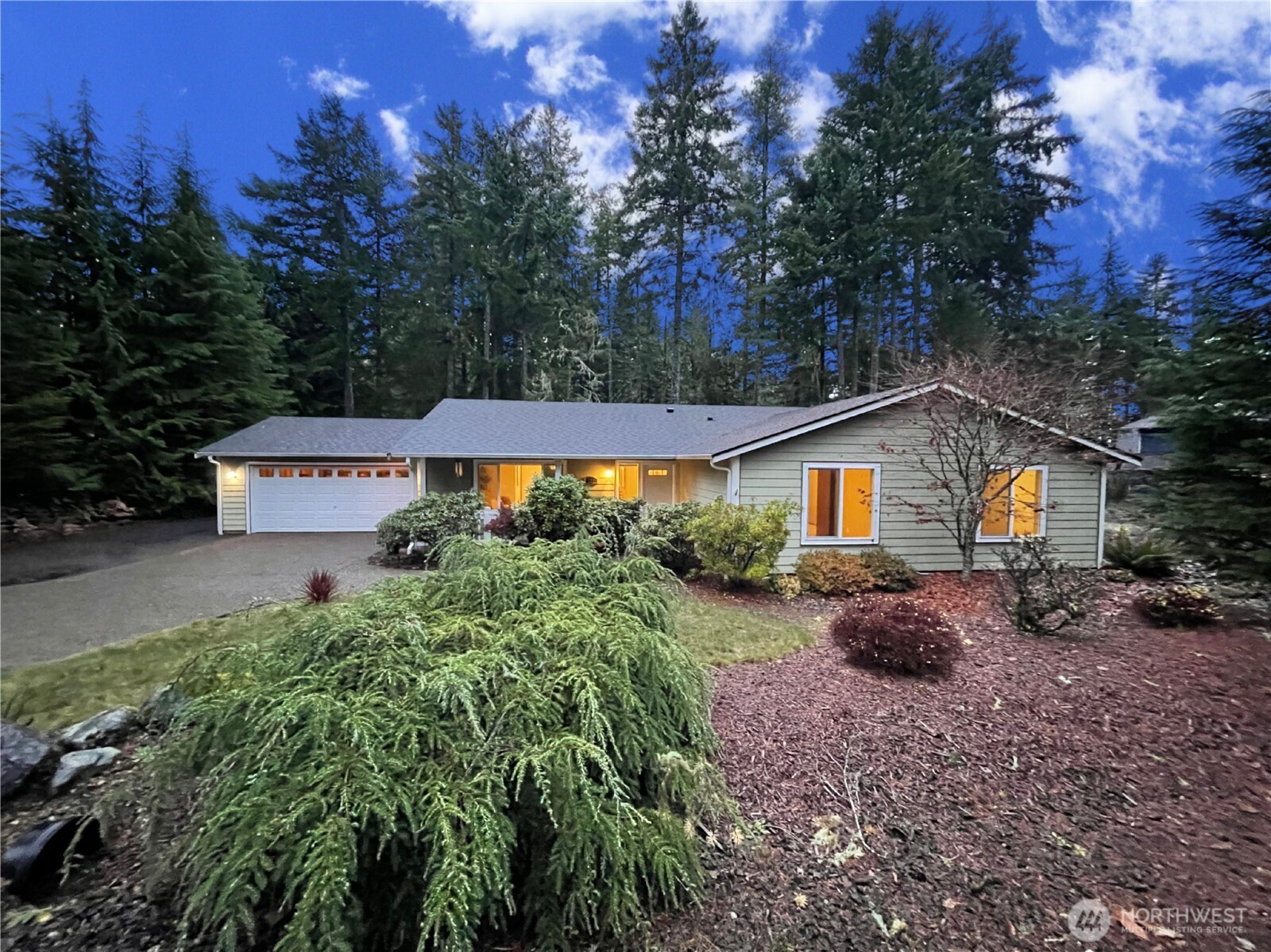 121 E Country Club Drive E, Union, WA 98592