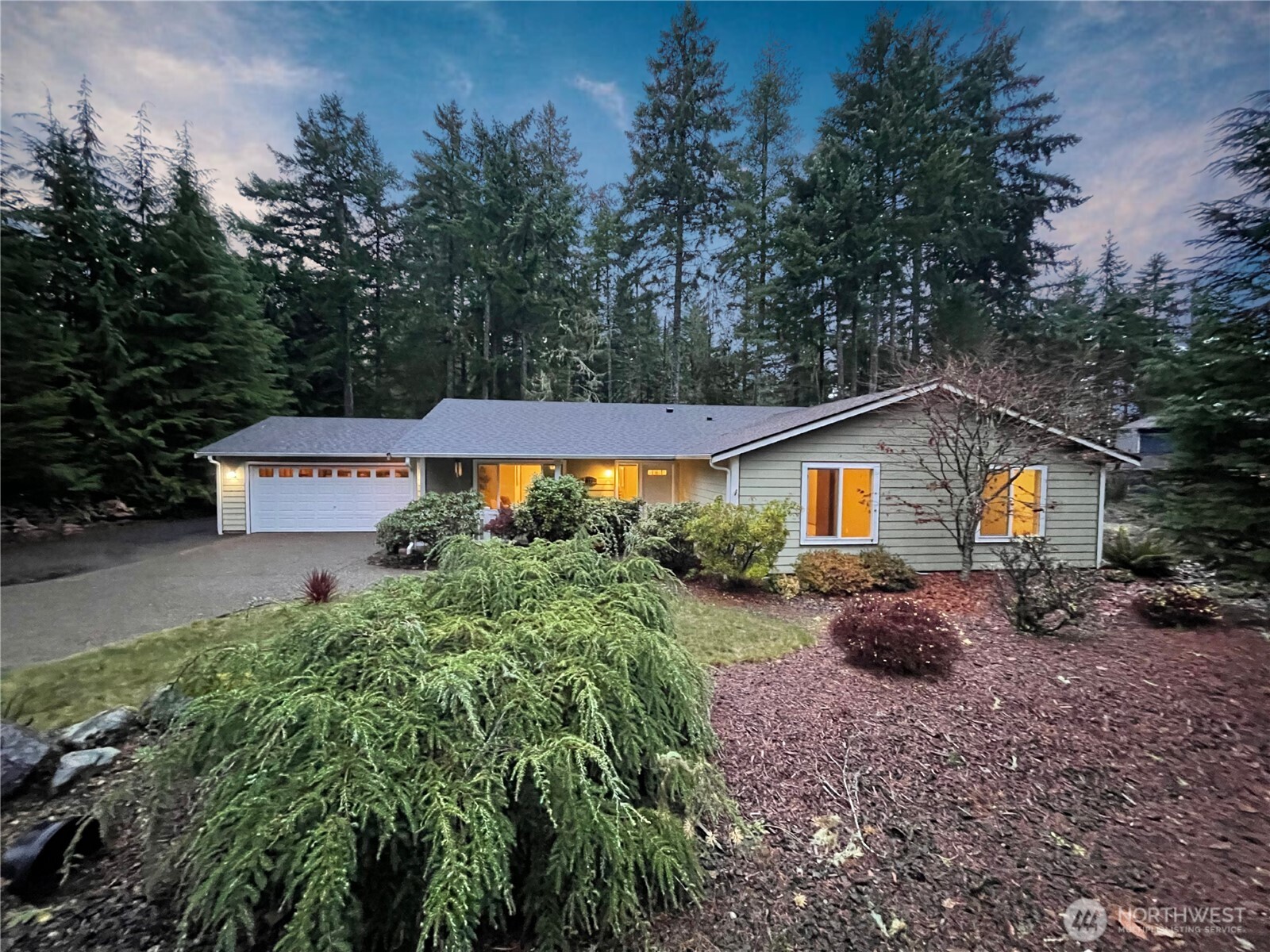121 E Country Club Drive E, Union, WA 98592