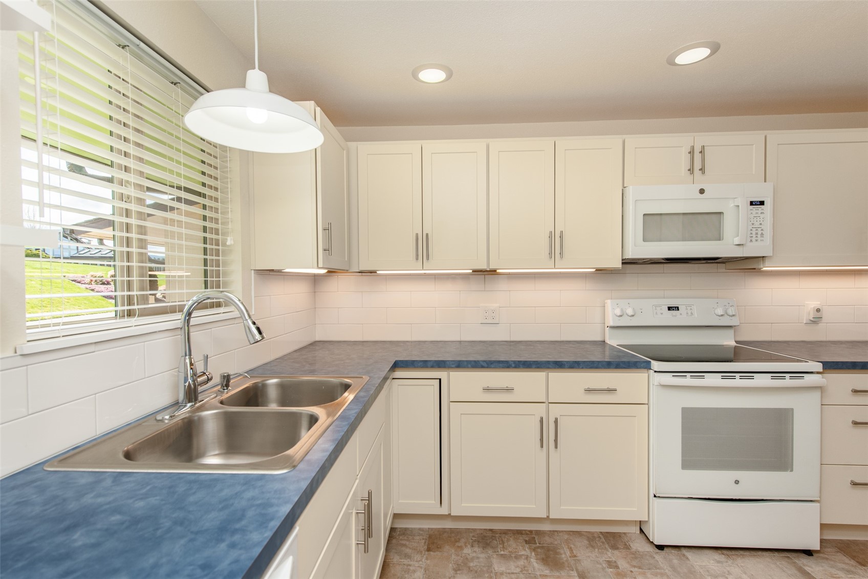 1301 S Third Avenue #5B, Sequim, WA 98382